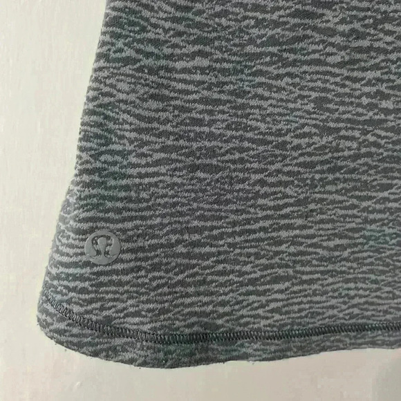 Lululemon Glide and Stride Tank
Sheer Luon Pebble Jacquard V2 Arctic Grey - Picture 8 of 10